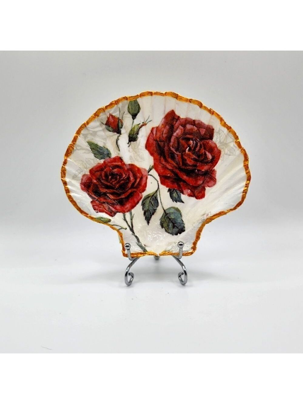 Decoupage Scalloped shell Red Roses